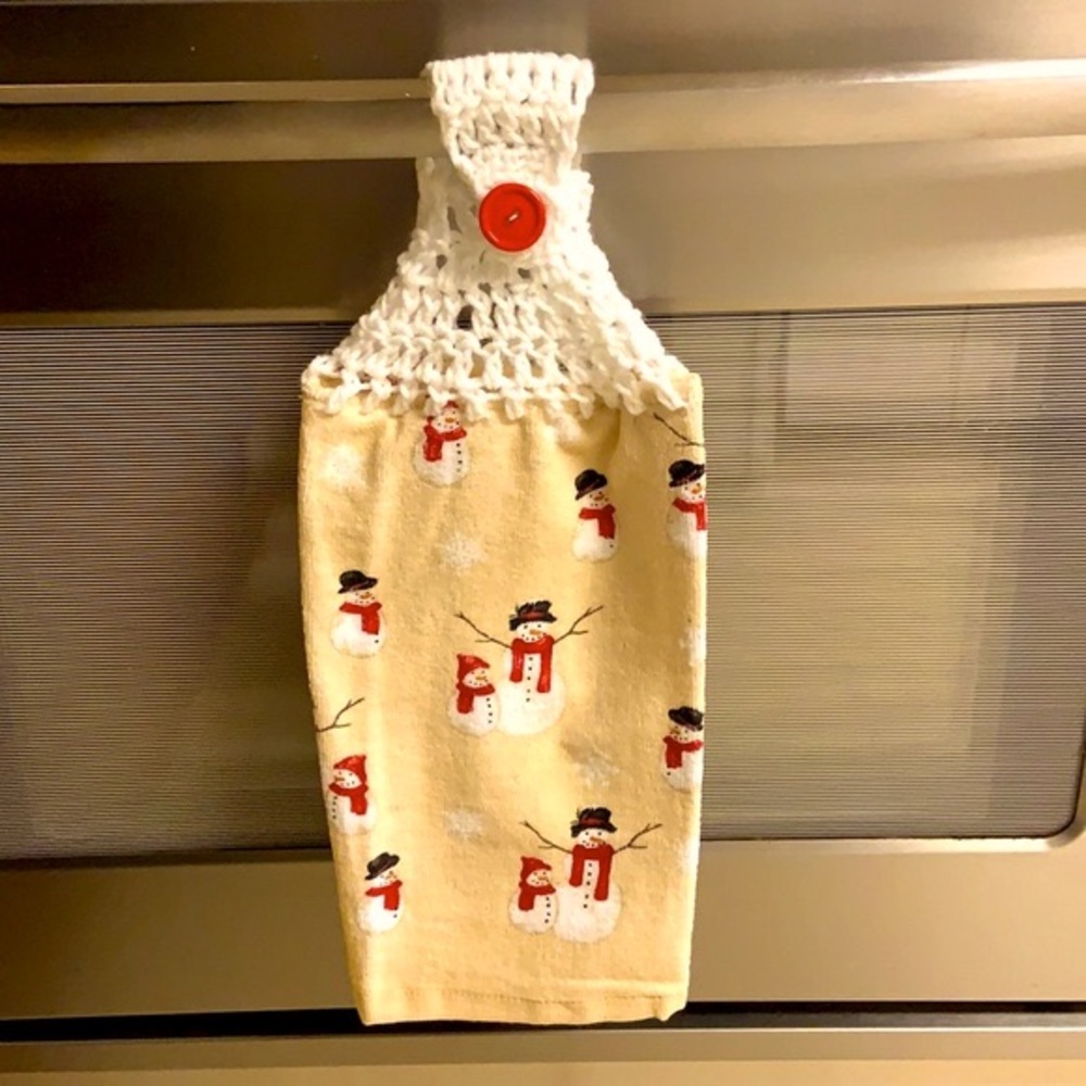Hand Crafted Snowmen Crocheted Top Hanging Kitchen or Bathroom Hand Towel - Picture 3 of 3
